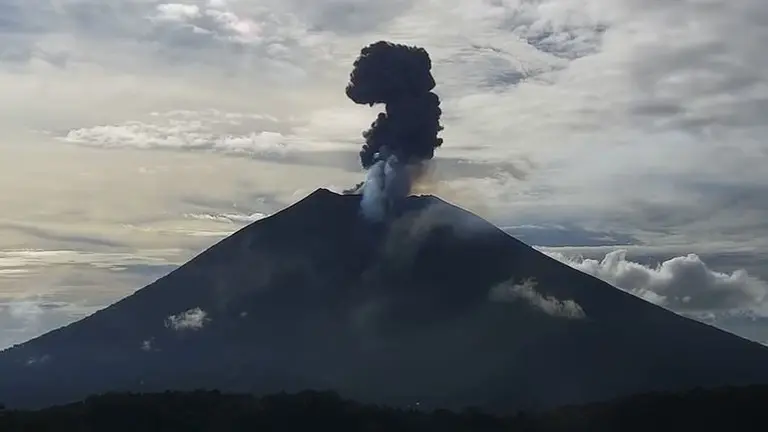 Continúan explosiones en el Chaparrastique