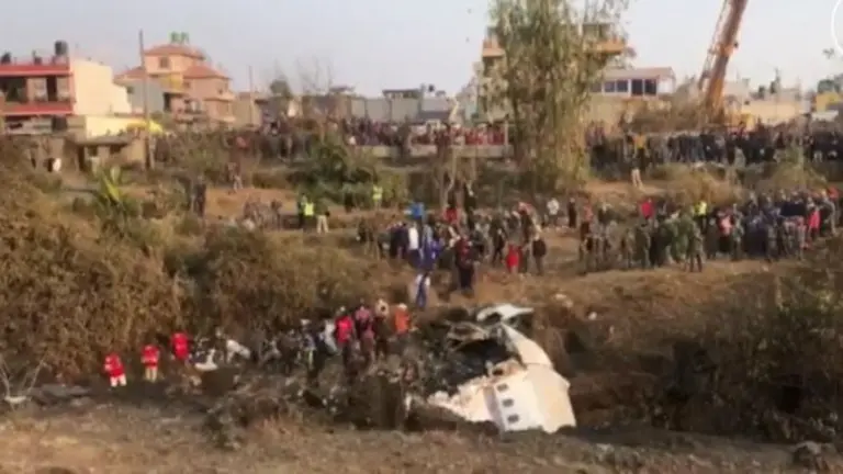 Avión se estrella en Nepal