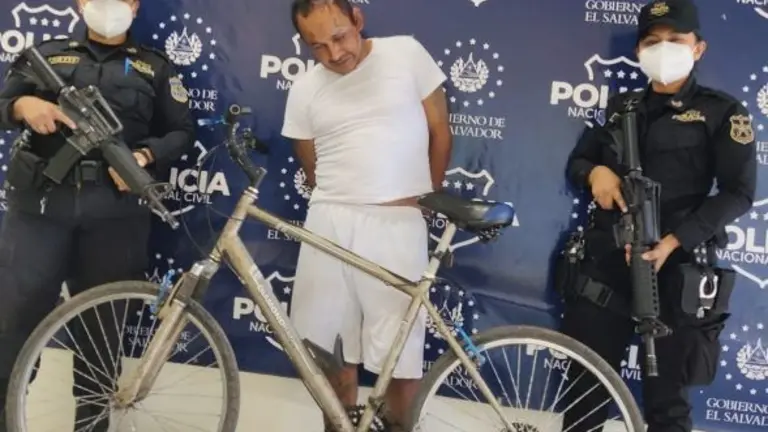 Por asaltar a adultos