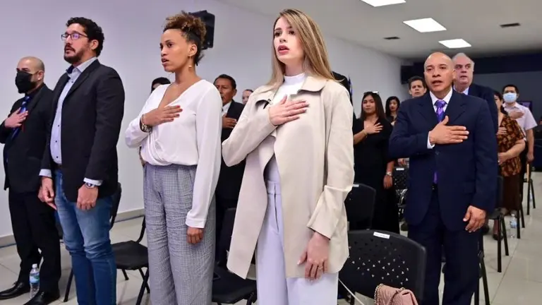 30 extranjeros juramentados