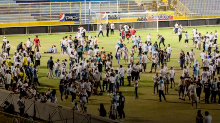 TRAGEDIA ESTADIO CUSCATLÁN