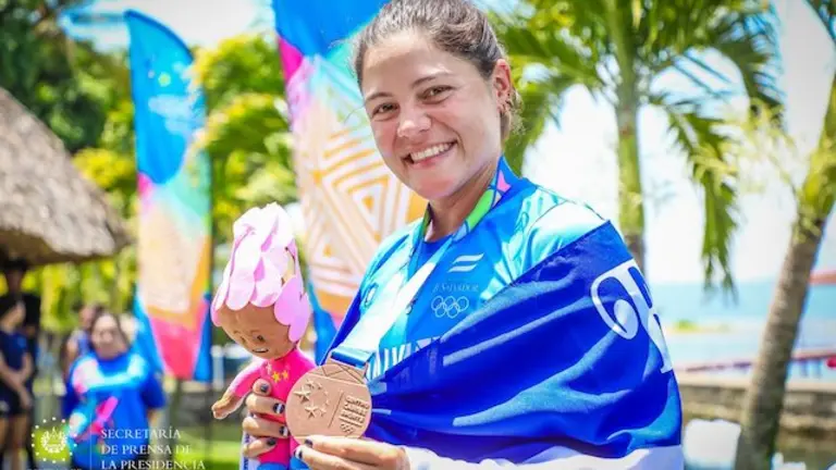 Adriana Escobar Bronce Remo COSSAN 2023