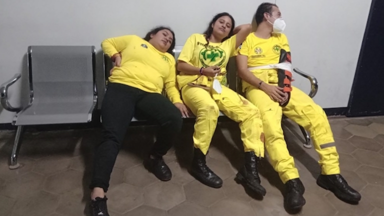 Socorristas de Comandos de Salvamento lesionados por conductor que los chocó en Santa Ana 09-07-2023