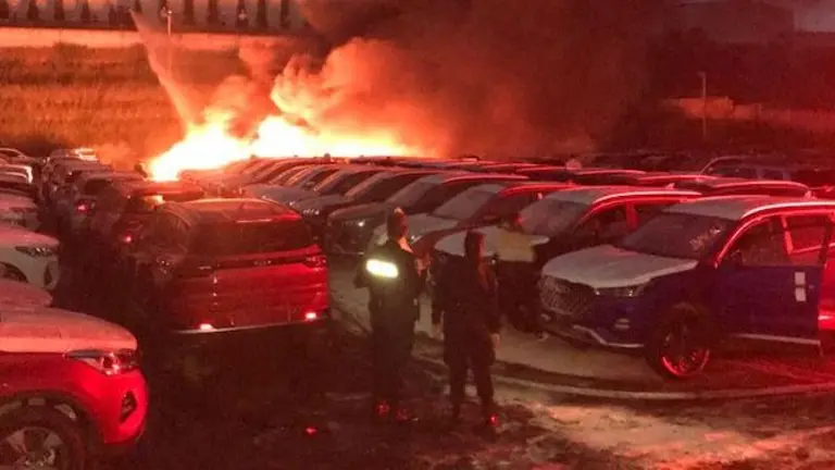 Incendio de carros en Apopa