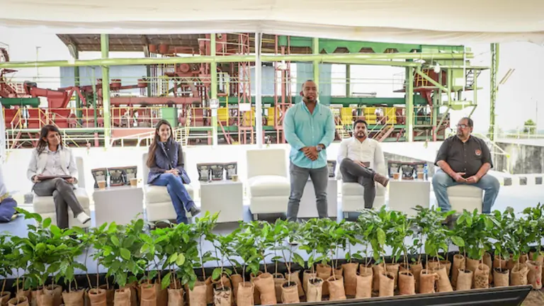 MAKING COFFEE-LOS AUSOLES 1