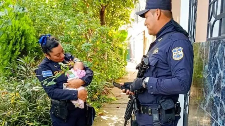 Rescatan a bebé abandonada en San Salvador 22-10-2023