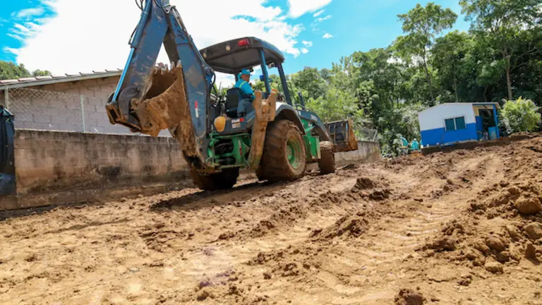 Avance de las obras de construcción del Centro Escolar cantón El Roble, Ahuachapán