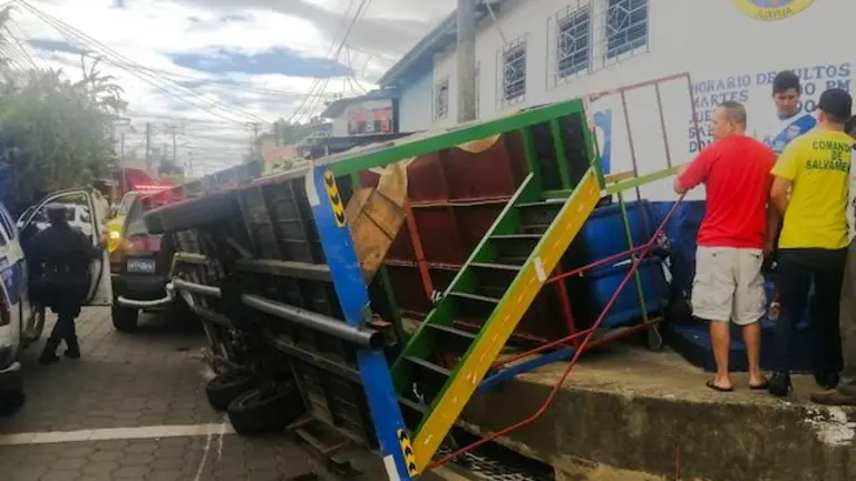 Conga bus Juayúa accidente