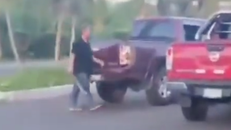 Rafael Díaz Velásquez amenaza con machete