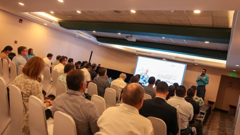 DOM presentan proyectos de construcción a empresarios de Costa Rica