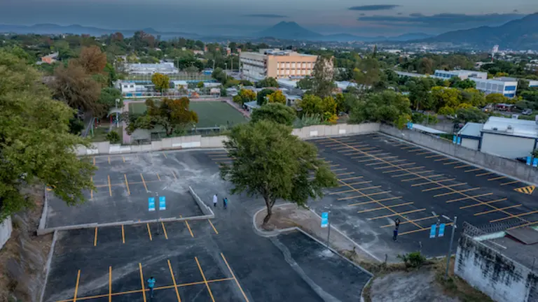 Parqueo Hospital Zacamil-