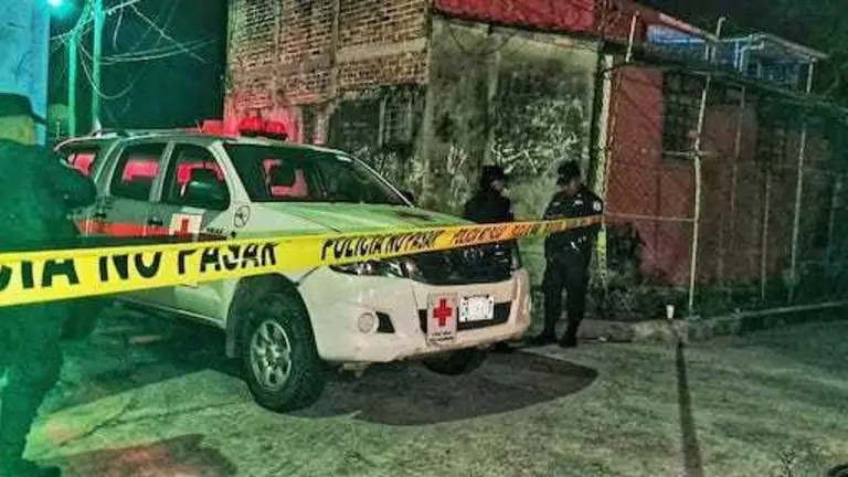 Dos hermanos fallecen al caer en una quebrada