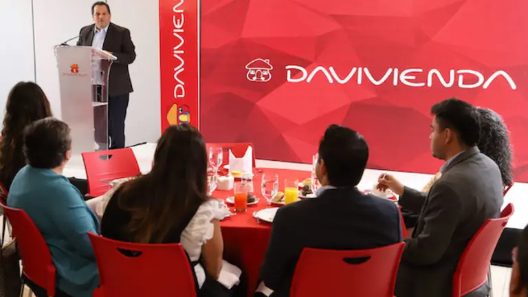 Ingeniero Gerardo Siman, Presidente Ejecutivo de Banco Davivienda, durante el desayuno informativo Kick-Off del Banco Davivienda y Universidades 2030 en el Centro Financiero en San Salvador, el 13 de febrero de 2023. Al evento fue invitada Birgit Gerstenberg, Coordinadora Residente de las Naciones Unidas en El Salvador y Belice.
Foto Banco Davivienda/ Salvador Melendez