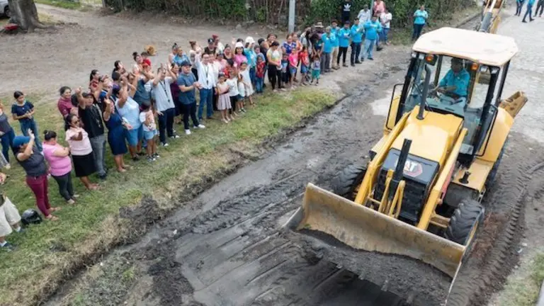 inicia mejoramiento de calles rurales de Tepetitán, San Vicente-