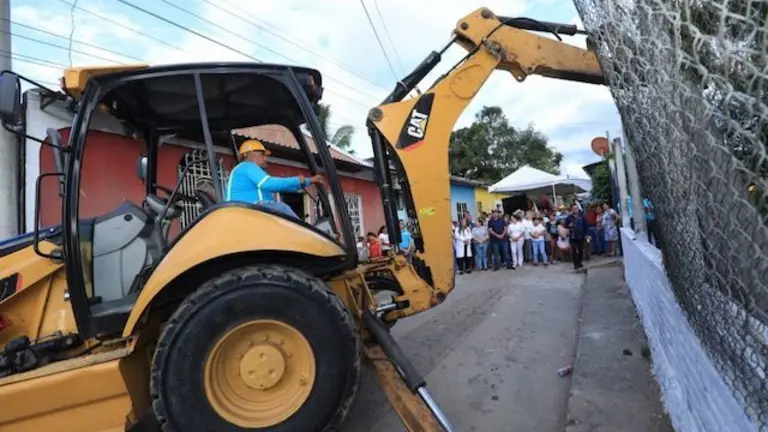 REMODELAN UNIDAD DE SALUD EN AZACUALPA CHALATENANGO