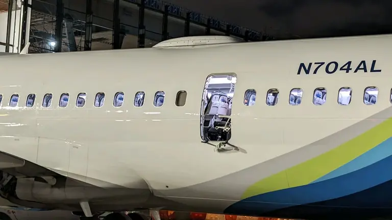Avión de Alaska Airlines ventana rota