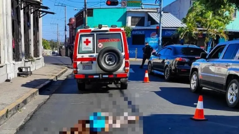 Mujer muere atropellada por un bus en San Salvador 07-02-2024