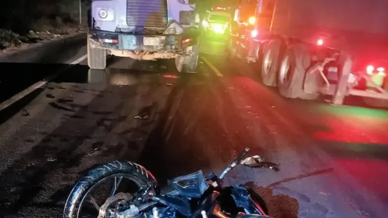 Motociclista muere al chocar contra camión en San Miguel 07-02-2024