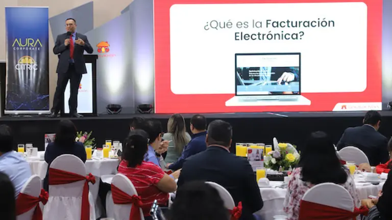 Foro Taller del Masterclass sobre Facturación Electrónica para Pymes para clientes de Banco Davivienda Salvadoreño en el Hotel Sheraton Presidente en San Salvador, el 13 de febrero de 2024.
Foto Banco Davivienda por/ Salvador Melendez