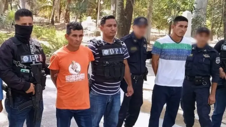 Francisco Antonio Amaya Pineda, alias Slow, y Víctor Manuel Echeverría Leiva, alias Dulcero, Barrio 18, borraban tatuajes en Honduras, agrupaciones ilícitas