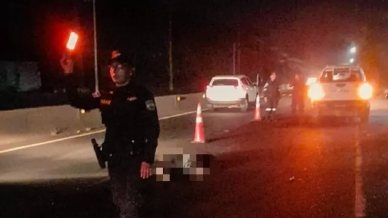 Atropellado se lanzó al vehículo suicidio