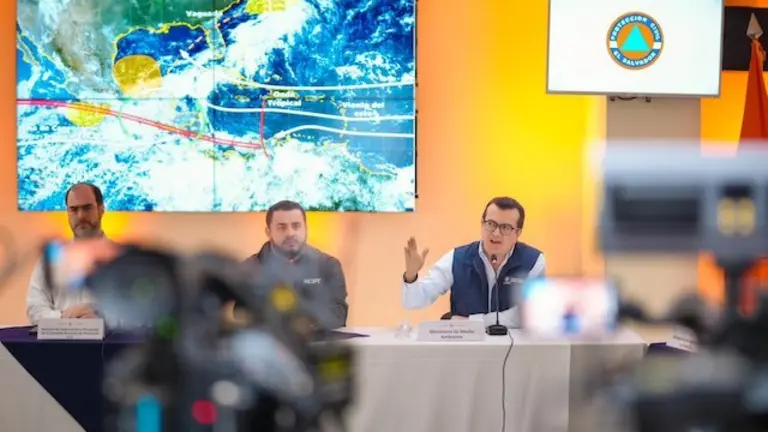 Ministro de Medio Ambiente Fernando López