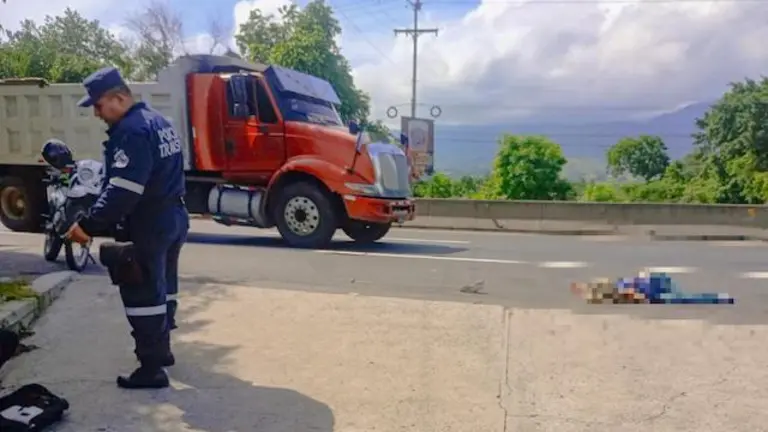 Mujer atropellada por motociclista