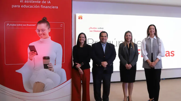 Lanzamiento de la plataforma digital "El Profe de Finanzas" del Banco Davivienda Salvadoreño, el 5 de julio de 2024, en el Auditorio de BINAES en San Salvador, El Salvador.
Foto Banco Davivienda/ Salvador Melendez