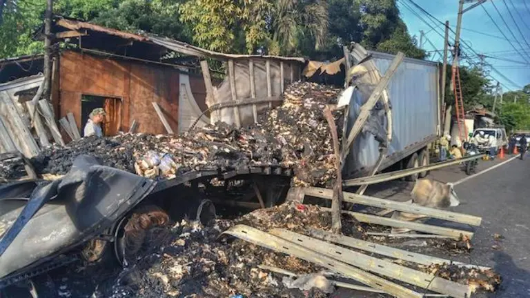 Accidente fallecido conductor de camión Sonsonate 17-07-2024