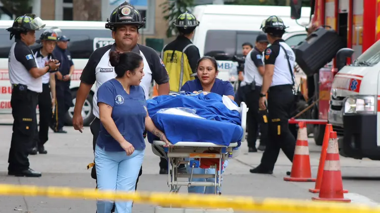 Evacuación hospital Roosevelt Guatemala amenaza de bomba 1
