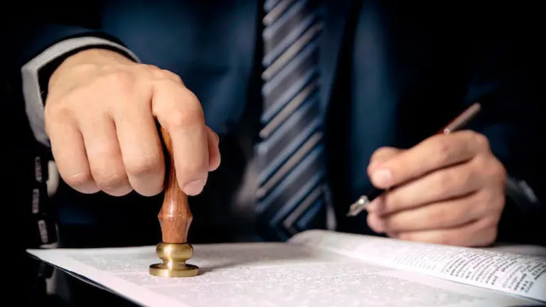 delito falsedad documental estafa