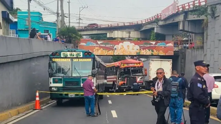 Juan Carlos Pérez Preza, 45 años de edad, conductor Ruta 41, provocó accidente ocho personas lesionadas 06-11-2024 2