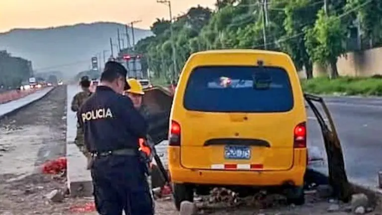 Mujer 52 años fallecida y cinco lesionados accidente carretera Panamericana de Santa Ana a San Salvador 10-01-2025