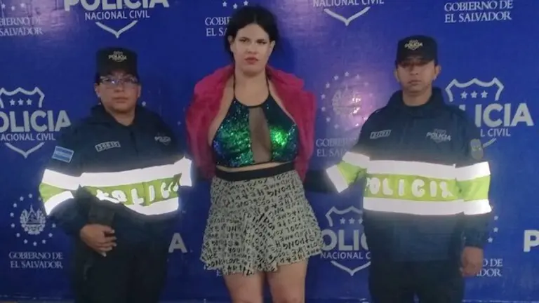 Hamlet Rafael de Paz Escobar, alias Romina, tiktoker transexual, hurto, daños, tenencia y uso indebido de uniforme