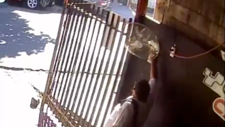 Omar Bladimir Burgos Berríos, 50 años de edad, hurto 2