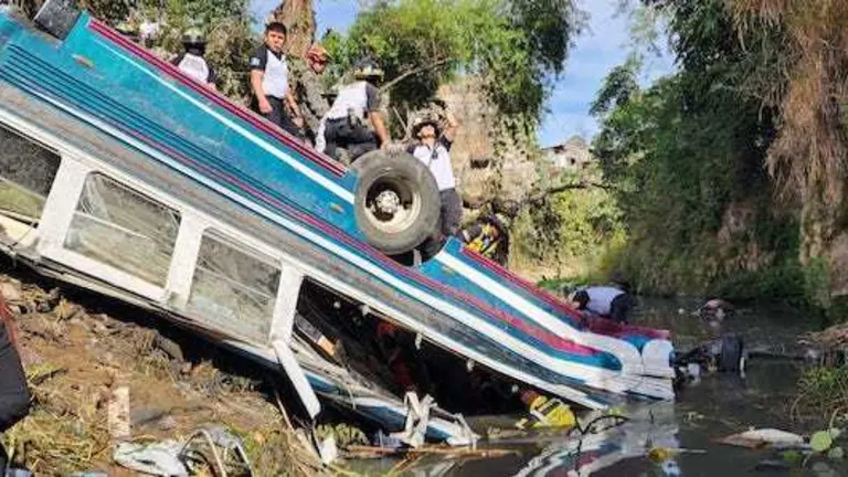 Accidente autobús calzada La Paz Guatemala
