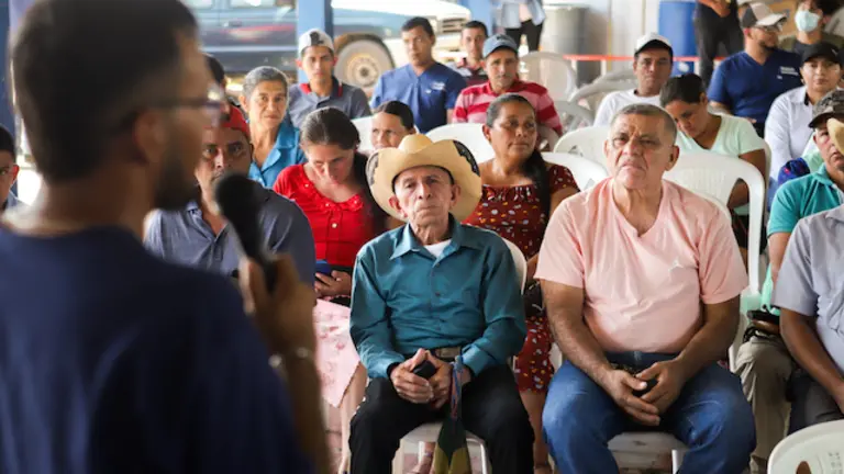 Ganaderos reciben capacitaciones para prevenir y tratar el gusano barrenador