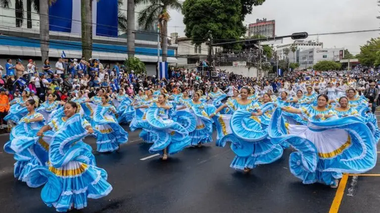 Desfile cívico 204 años de independencia El Salvador 1