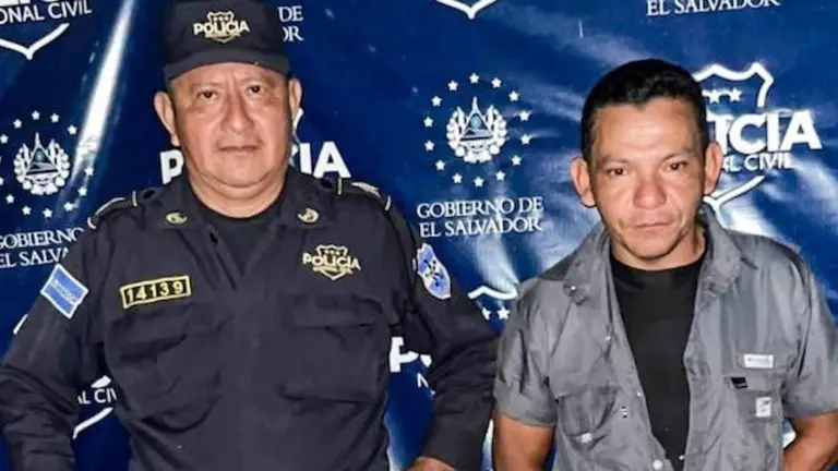 Carlos Alberto Vásquez Molina, de 49 años de edad, tenencia, portación o conducción de arma de fuega irresponsable o ilegal de arma de fuego