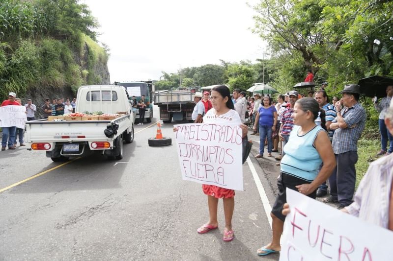 Pobladores de Nueva Trinidad.