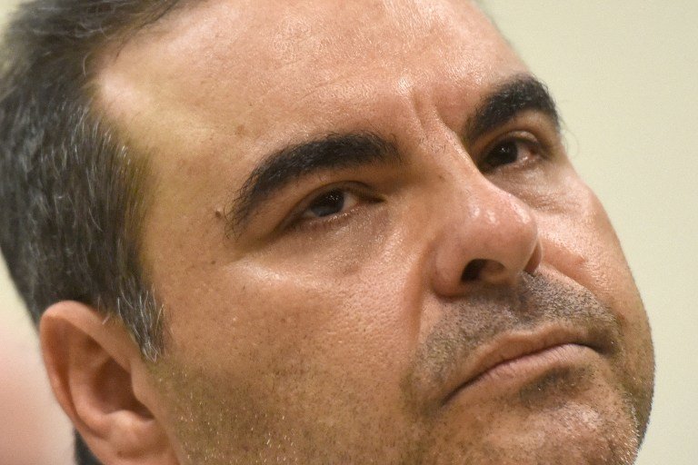 Former Salvadoran President (2004-2009) Elias Antonio Saca waits for the judge to arrive in court in San Salvador, on November 1, 2016. Saca, arrested alongside six other people over the weekend, was accused of diverting $246 million dollars by the Salvadorean public prosecutor's office. / AFP PHOTO / Marvin RECINOS