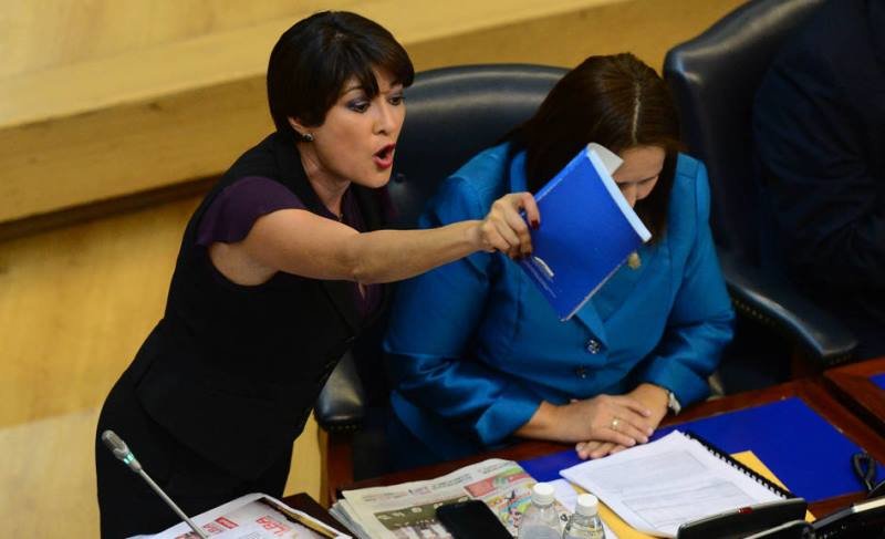 Karla Hernàndez grita