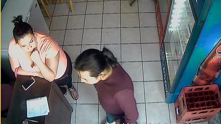 adultos ocupan a una niña para robar 4