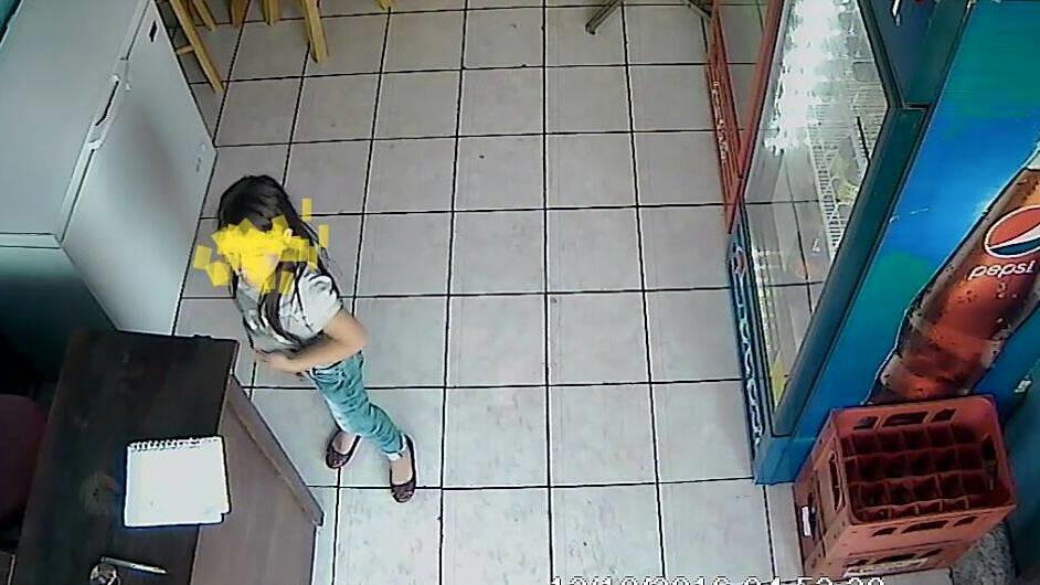 adultos ocupan a una niña para robar 7