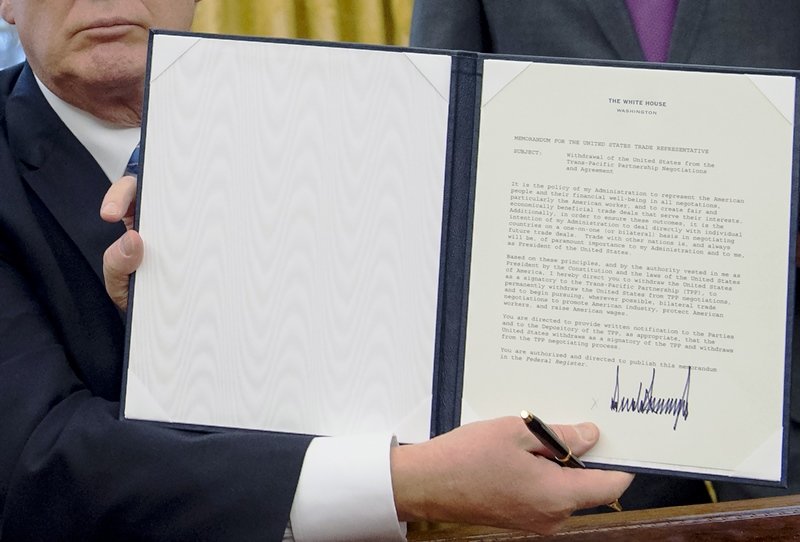 Trump firma