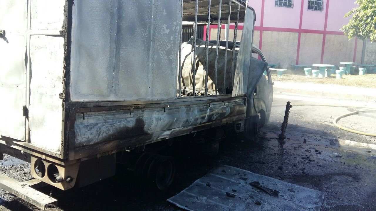 camión repartidor incendiado por pandilleros 4