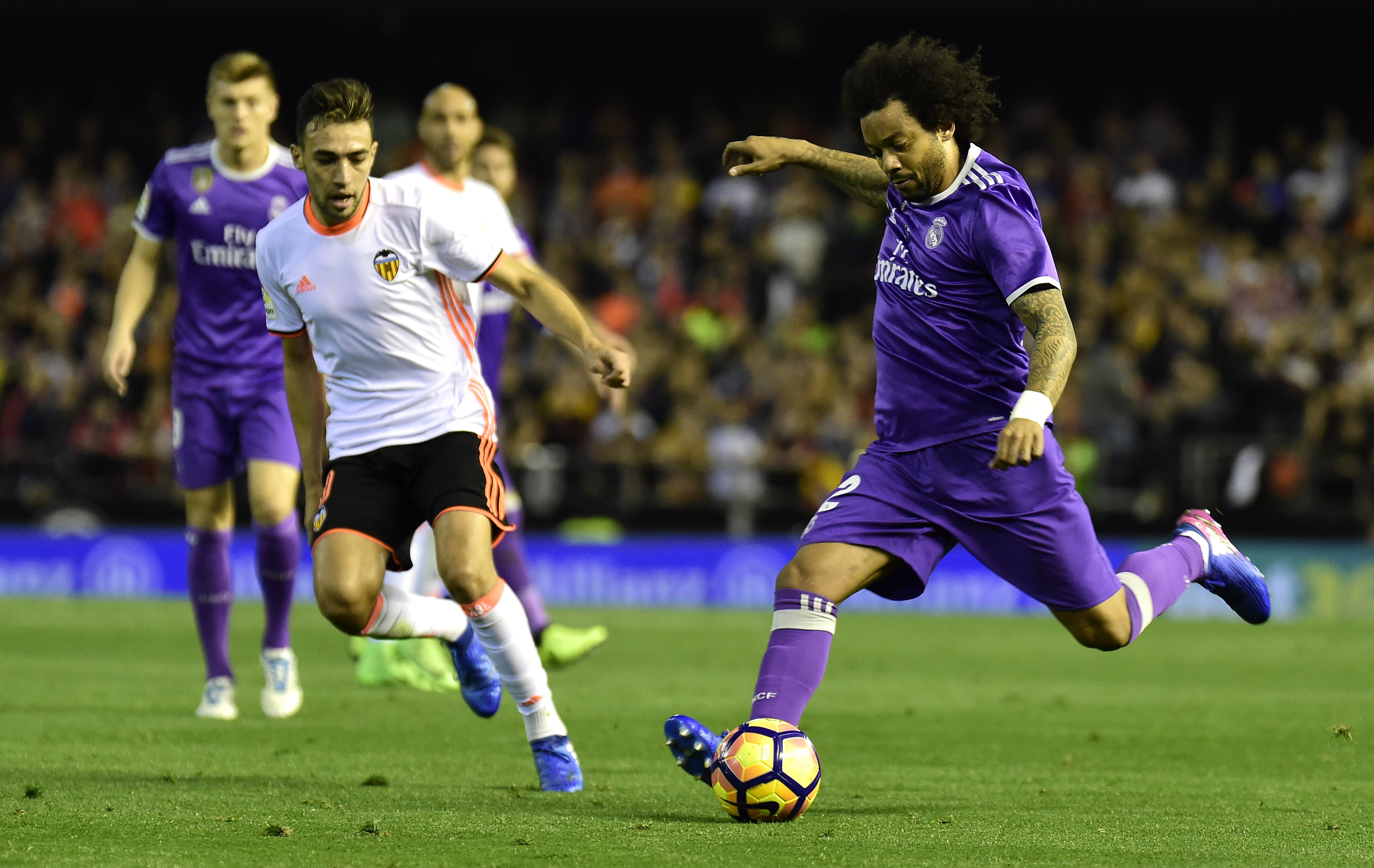 Real Madrid perdió 2-1 ante Valencia