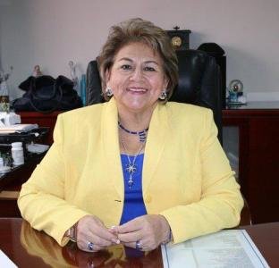 Milagro Navas antes de la cirugía plástica.