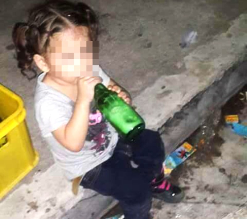niña con cerveza 2