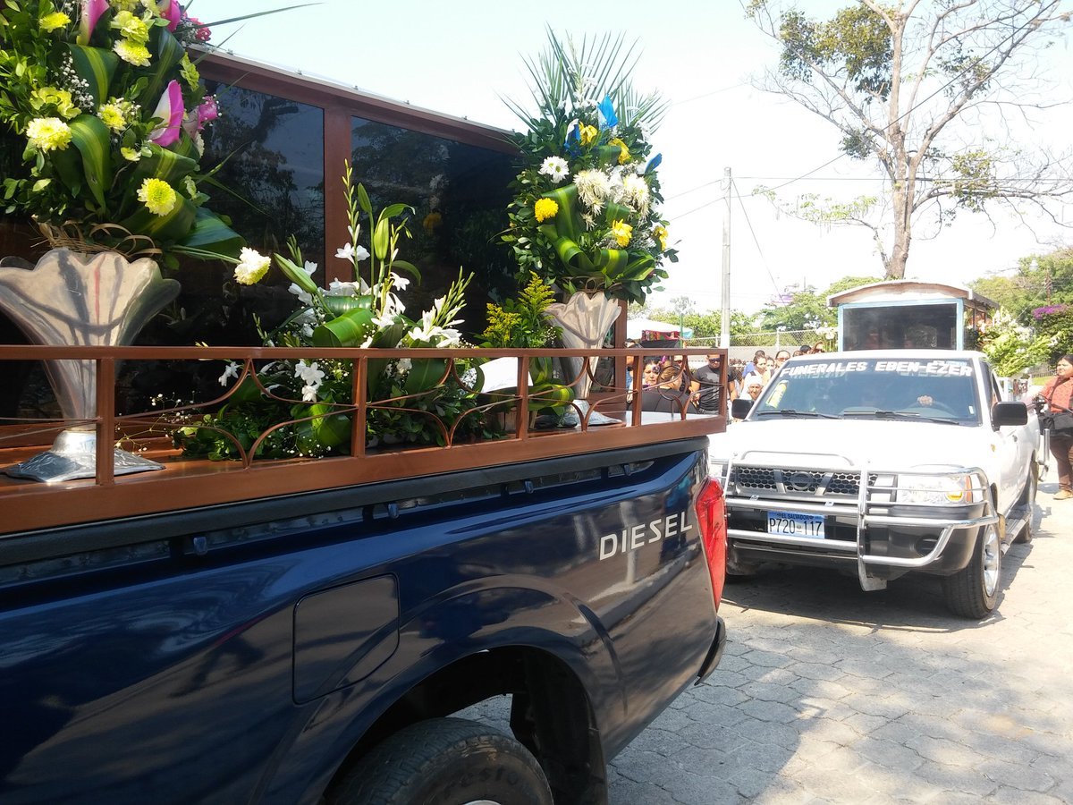 Sepelio de las hermanas asesinadas en Nejapa